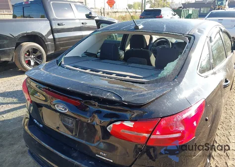 2016 Ford Focus Se z USA, uszkodzony, nr VIN 1FADP3F2XGL305558